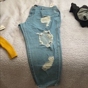 High waisted ripped jeans